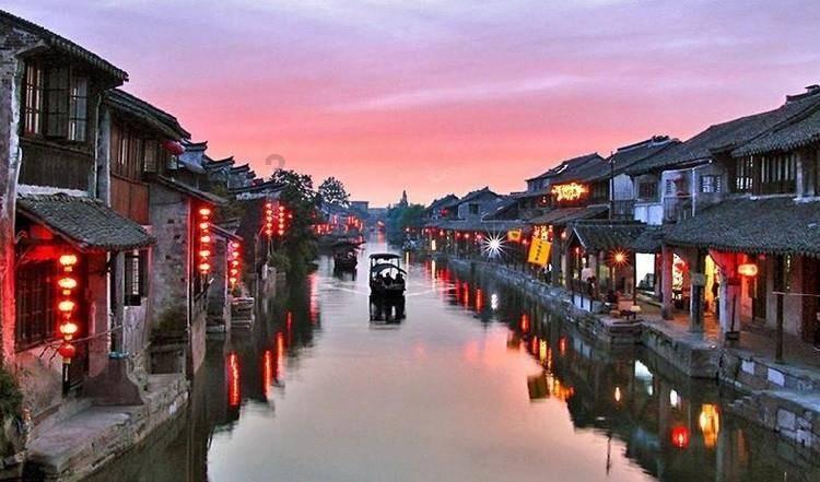 查尔斯“清醒”!加冕年纪录片还是偏向威廉一家,卡米拉变得次要